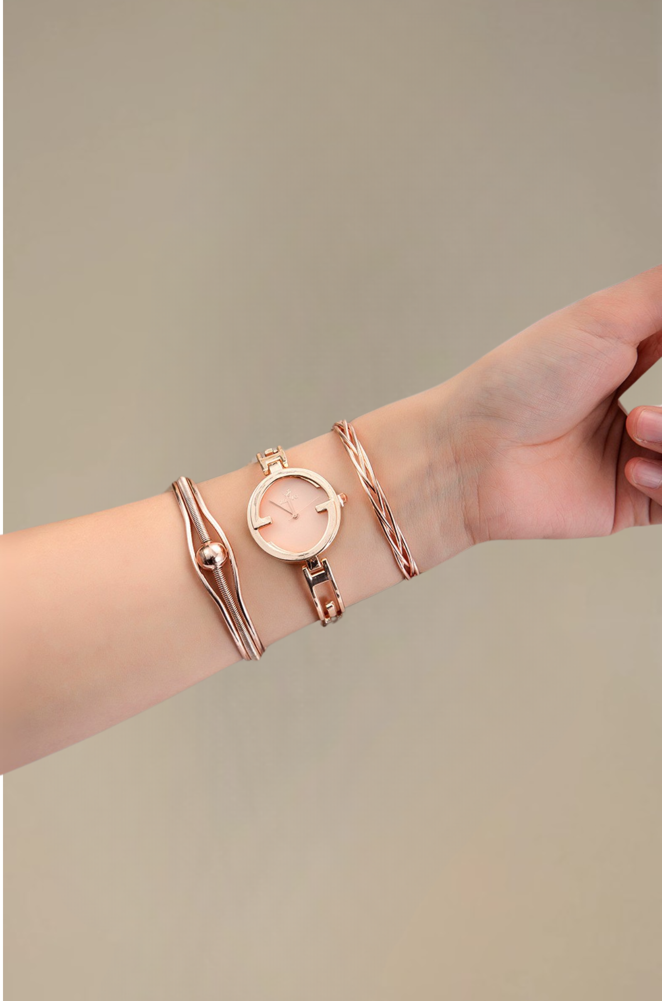Livia - Stylish Bracelet and Watch Set for Woman