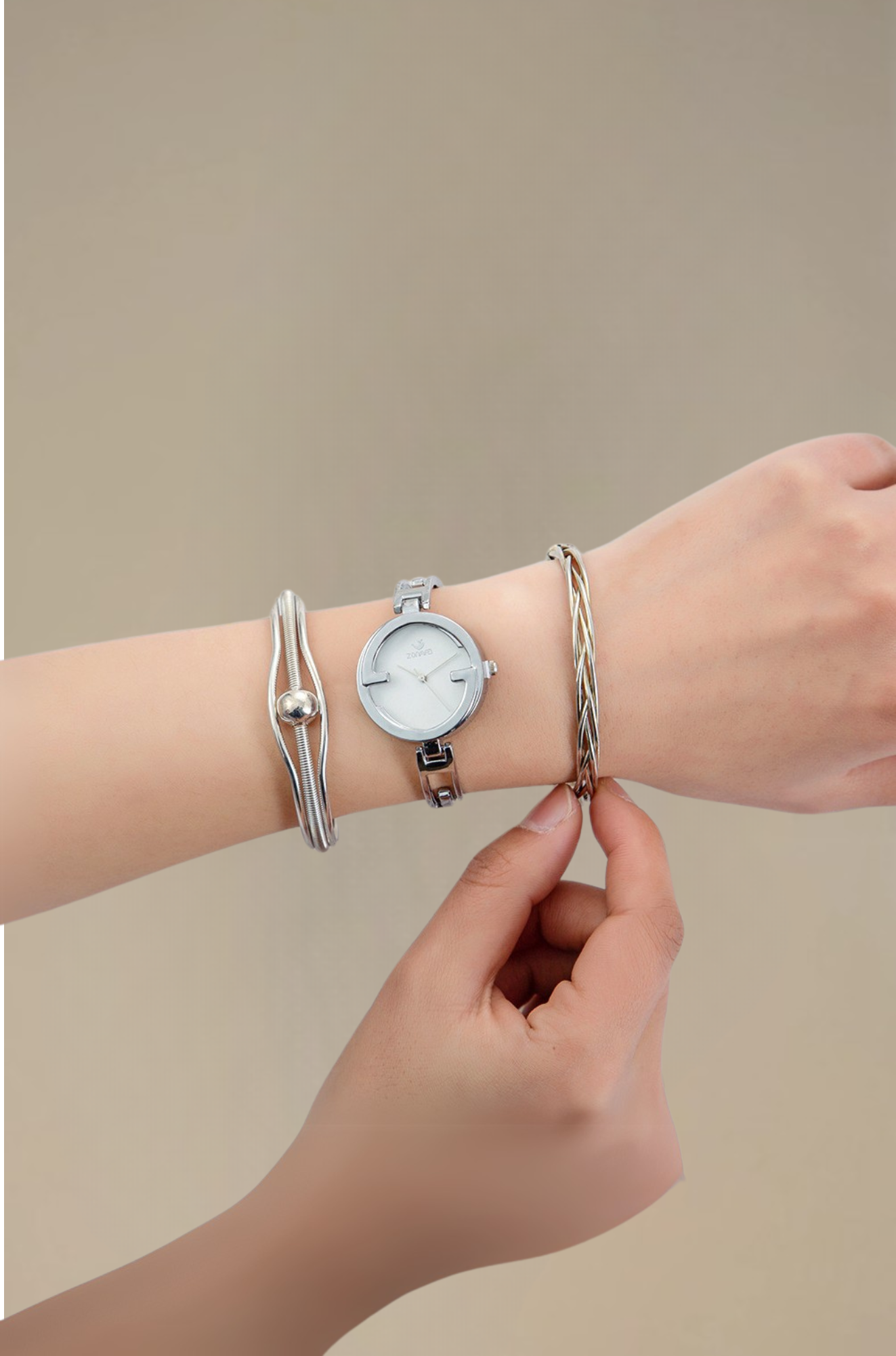 Livia - Stylish Bracelet and Watch Set for Woman